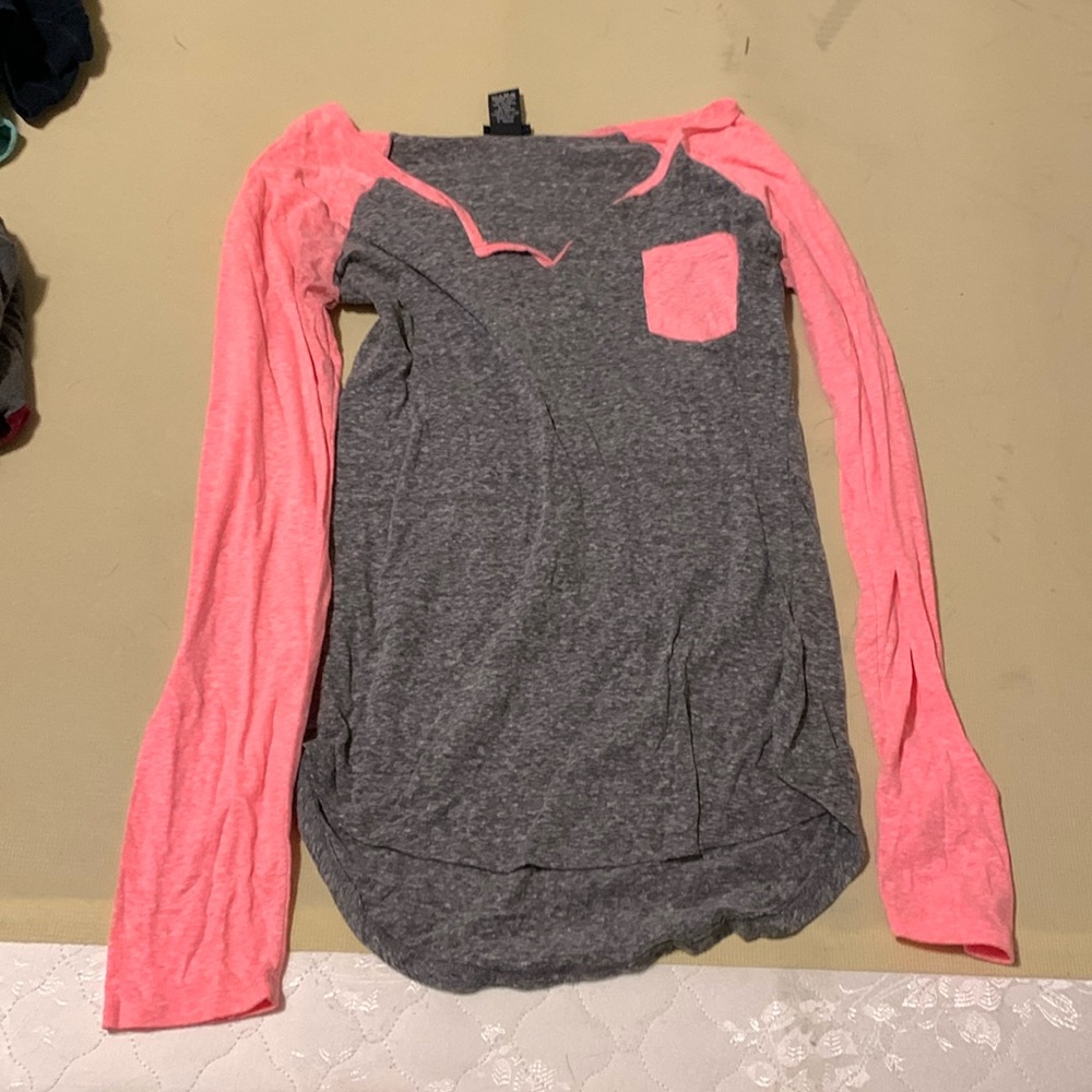 Long sleeve tee shirt